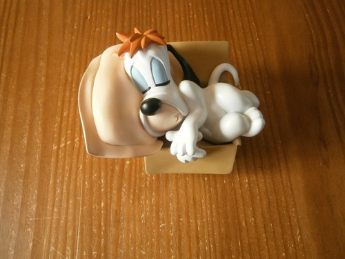 Figurine droopy dormant - figurine, dans